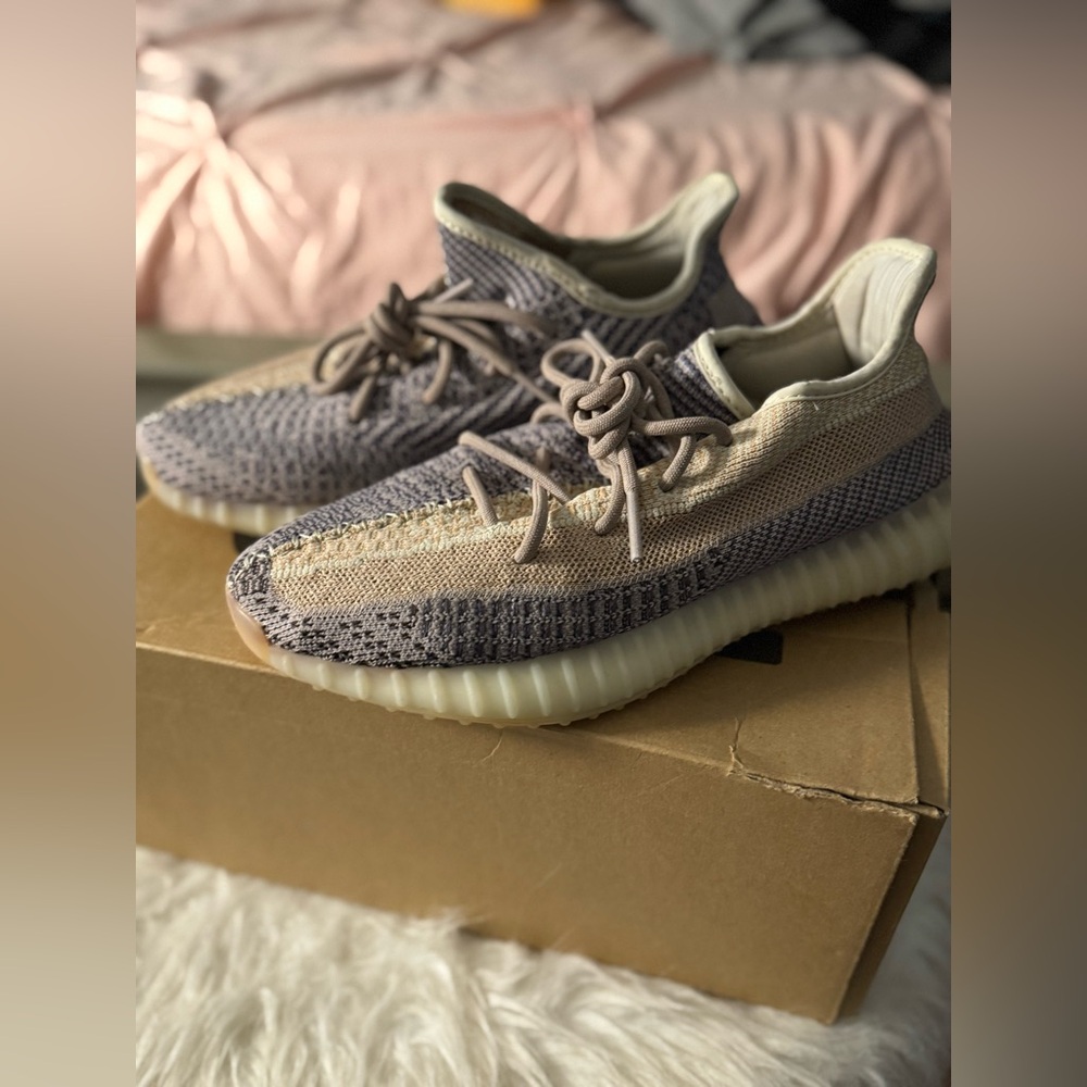Yeezy Boost 350 V2- Ash Pearl - Picture 7 of 9